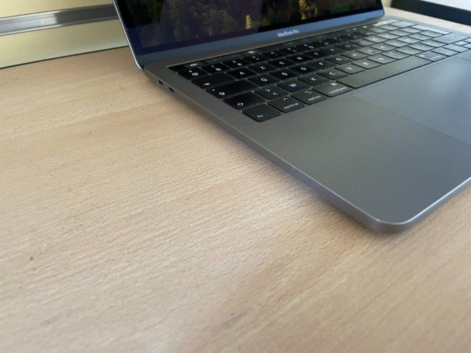 MacBook Pro 13" i5 256 SSD 8GO (2019) - AZERTY - Français - TouchBar -