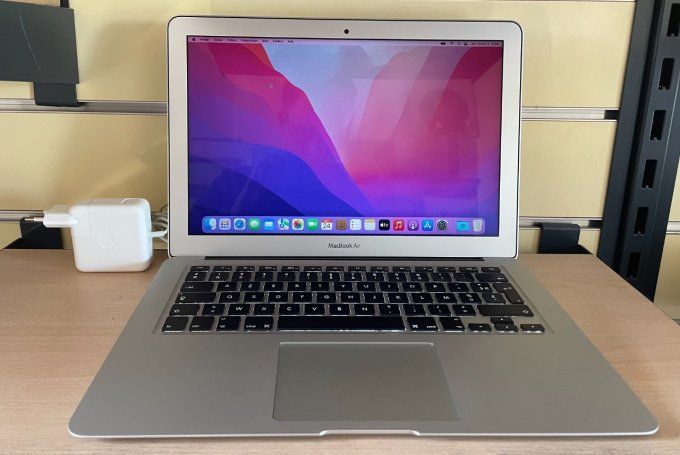 MacBook AIR 13" (2017) - Core i5 1,8 GHz 128 SSD - 8 Go AZERTY - Français - 