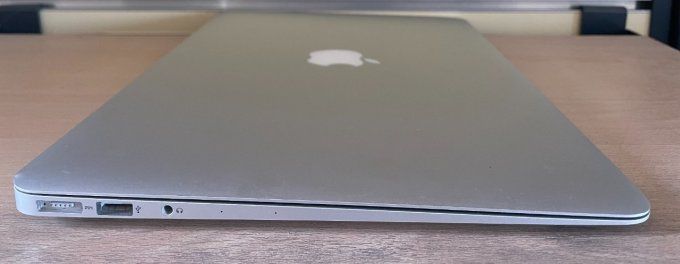 MacBook AIR 13" (2017) - Core i5 1,8 GHz 128 SSD - 8 Go AZERTY - Français - 