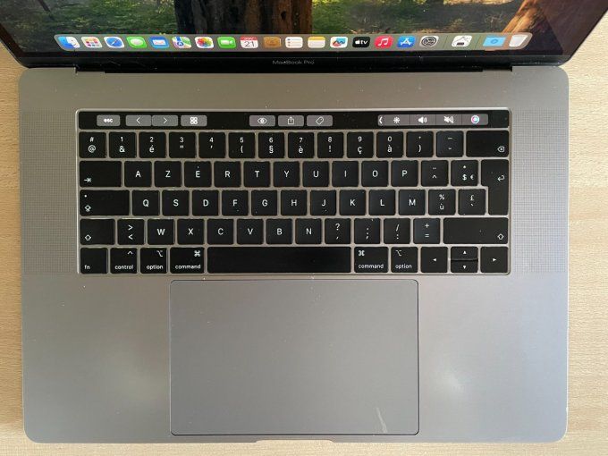 MacBook Pro 15" Retina (2018) - Core i7 2.2 GHz 256 SSD - 16 Go AZERTY - Français - TOUCHBAR