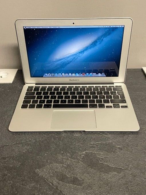 Apple Macbook Air 11 " A1370 Late 2010 Core 2 Duo RAM 2GB SSD 120GB